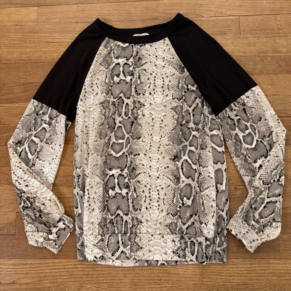 White Birch cream gray black long sleeve snake T-shirt shirt top sz small S
b19